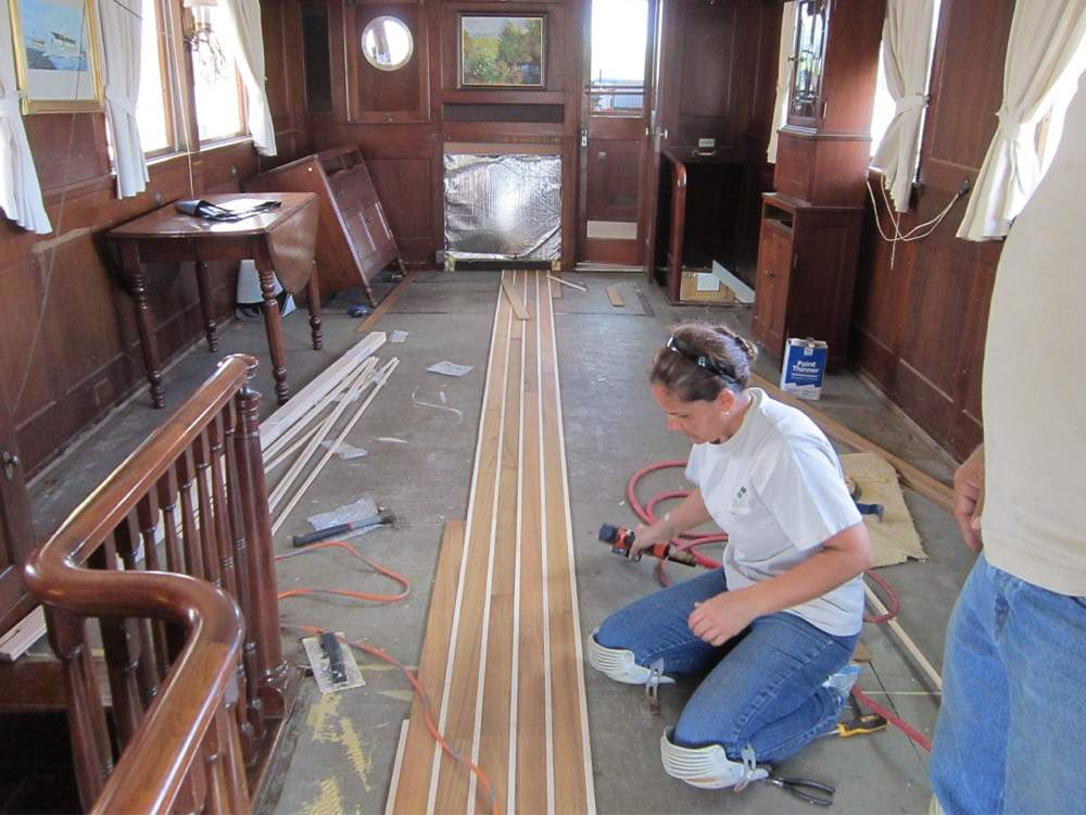Installer finishing flooring work